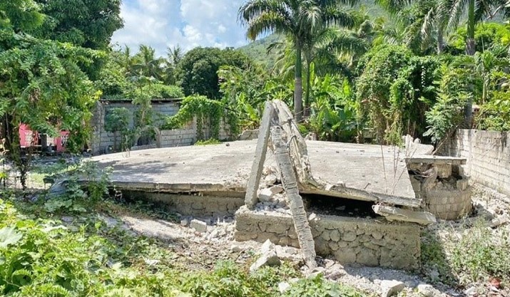 Collapsed Home near Miragoane